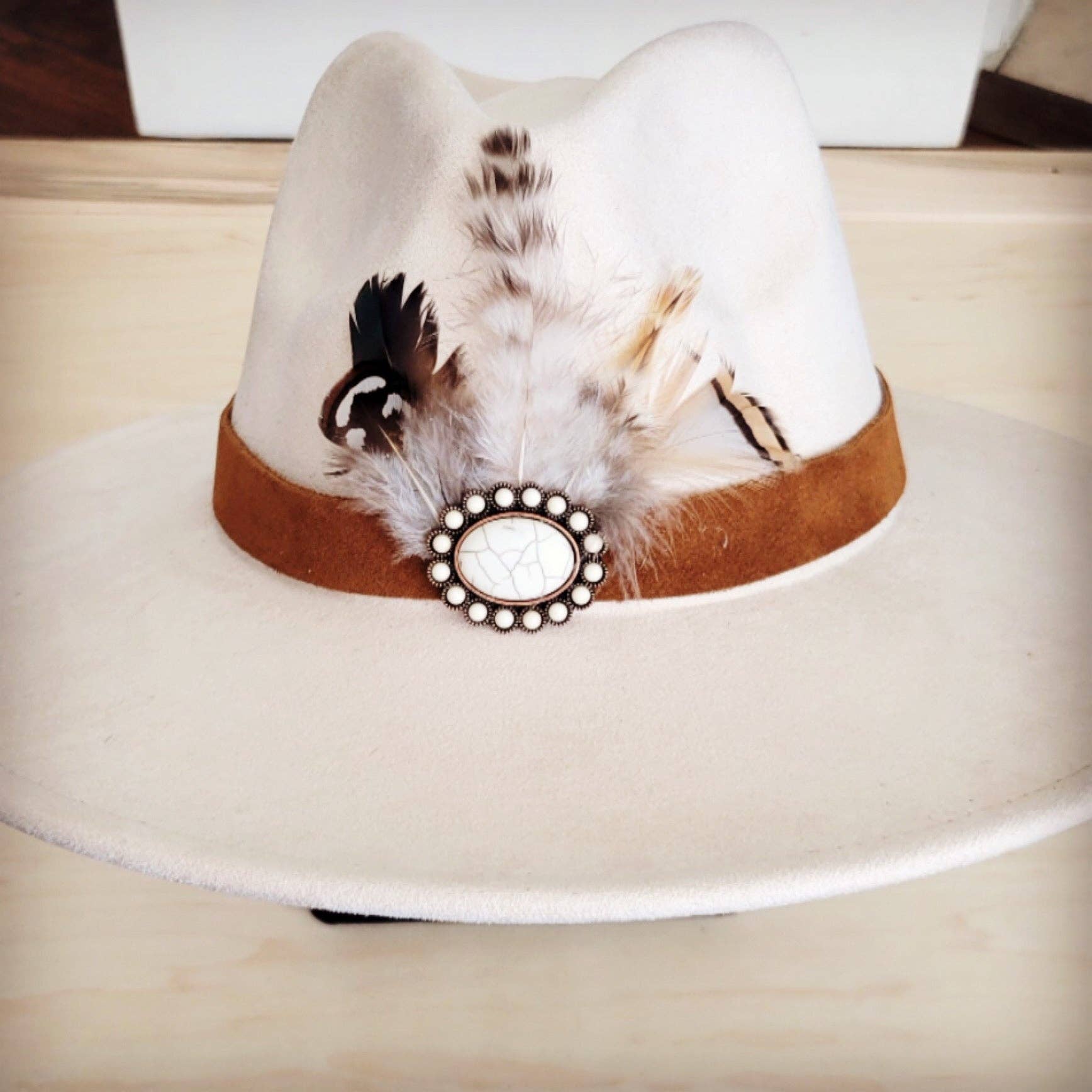 Genuine Suede Leather Hat Band w/ Stone Pendant & Feathers 954u
